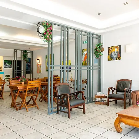 De La Gare Station 2*