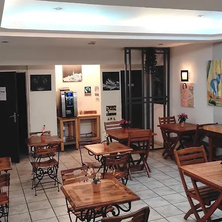 מלון De La Gare Station 2*