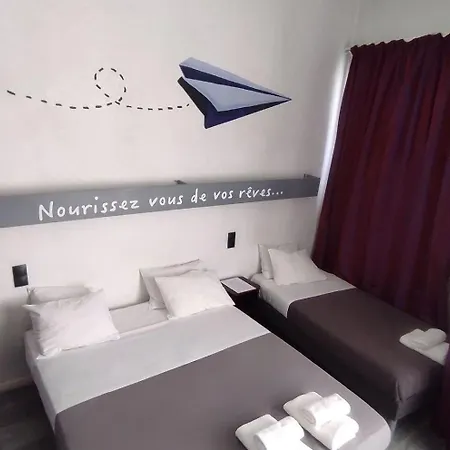 De La Gare Station מלון נאנט