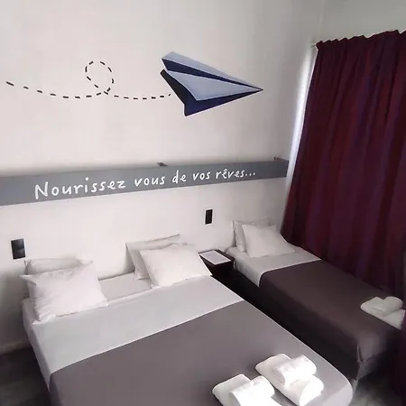 מלון De La Gare Station